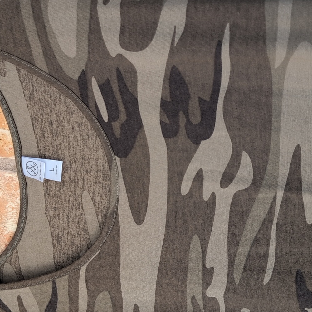 Alternative Apparel Loose Fitting Camouflage T-Sh… - image 3